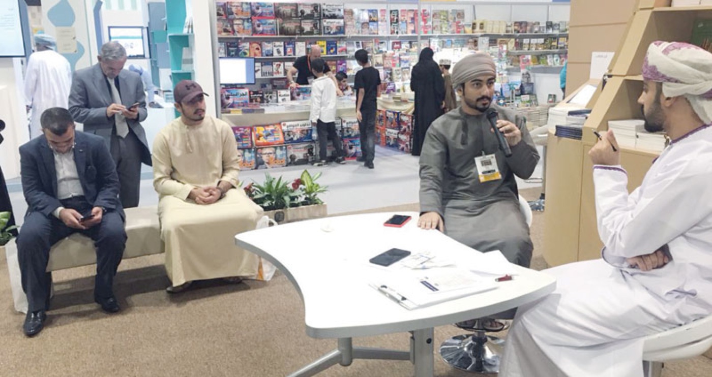 جلسة تسجيل الكتب الصوتية في معرض مسقط الدولي للكتاب